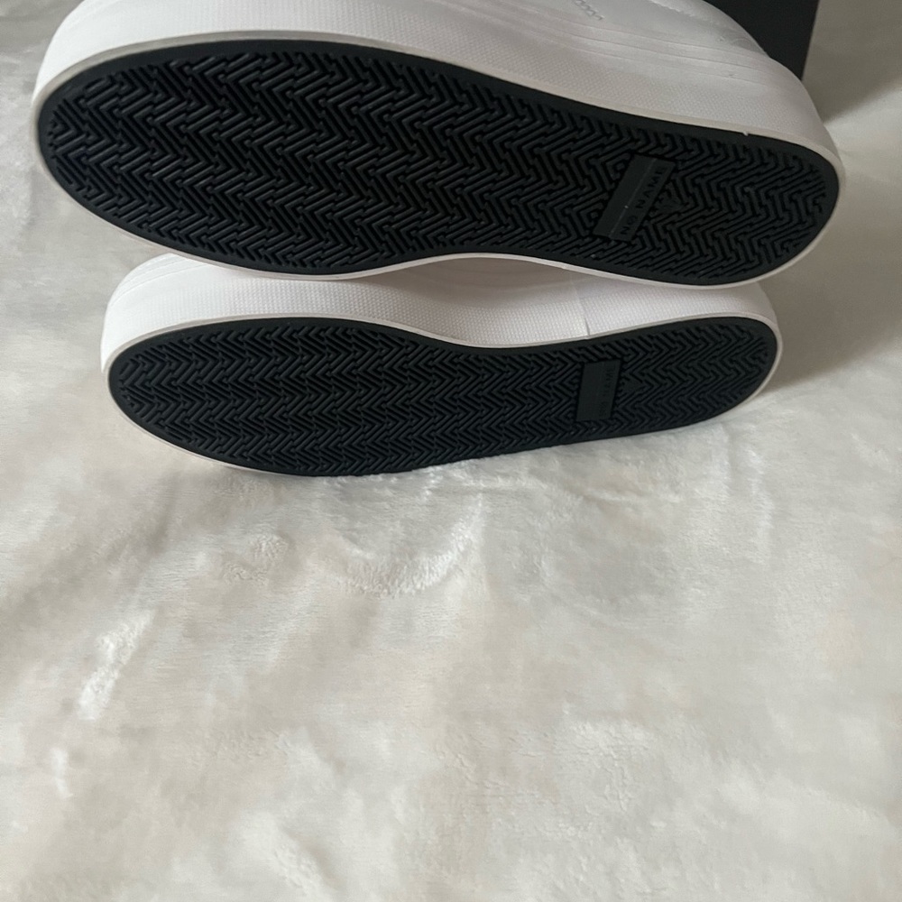 No name athletic shoes - Picture 4 of 5